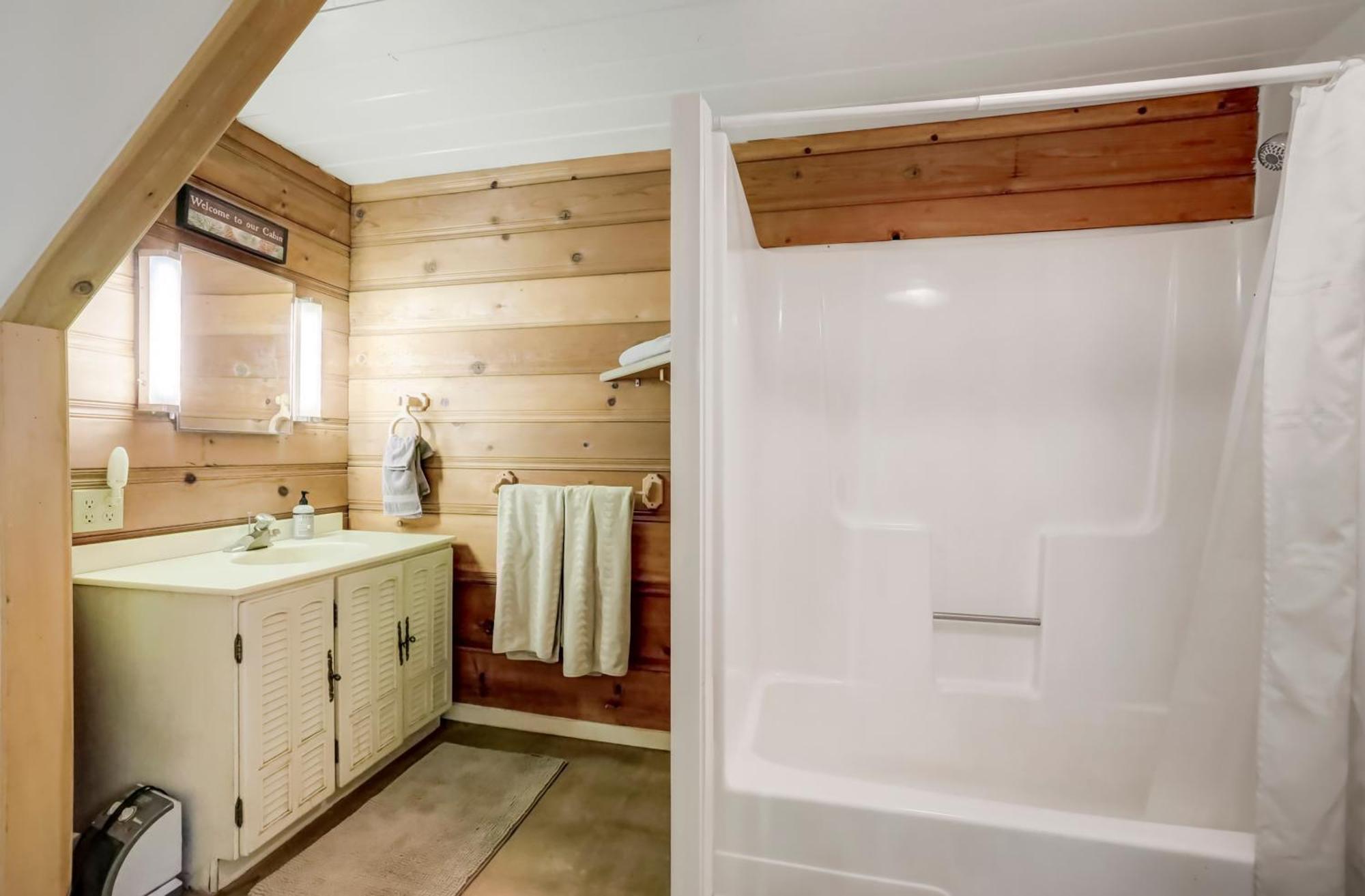 Spacious Classic Cabin Retreat- Near Lassen Mill Creek 外观 照片