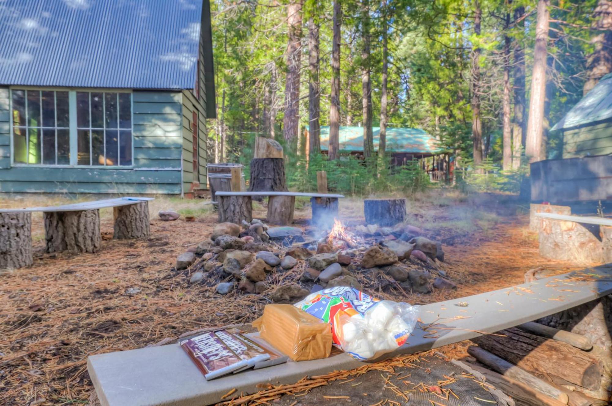 Spacious Classic Cabin Retreat- Near Lassen Mill Creek 外观 照片
